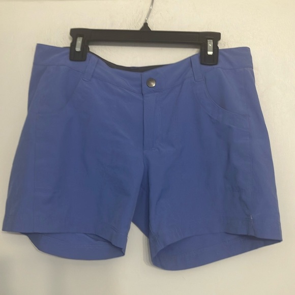 Patagonia Pants - Patagonia hiking shorts In Periwinkle front and back  pockets women’s 6 small